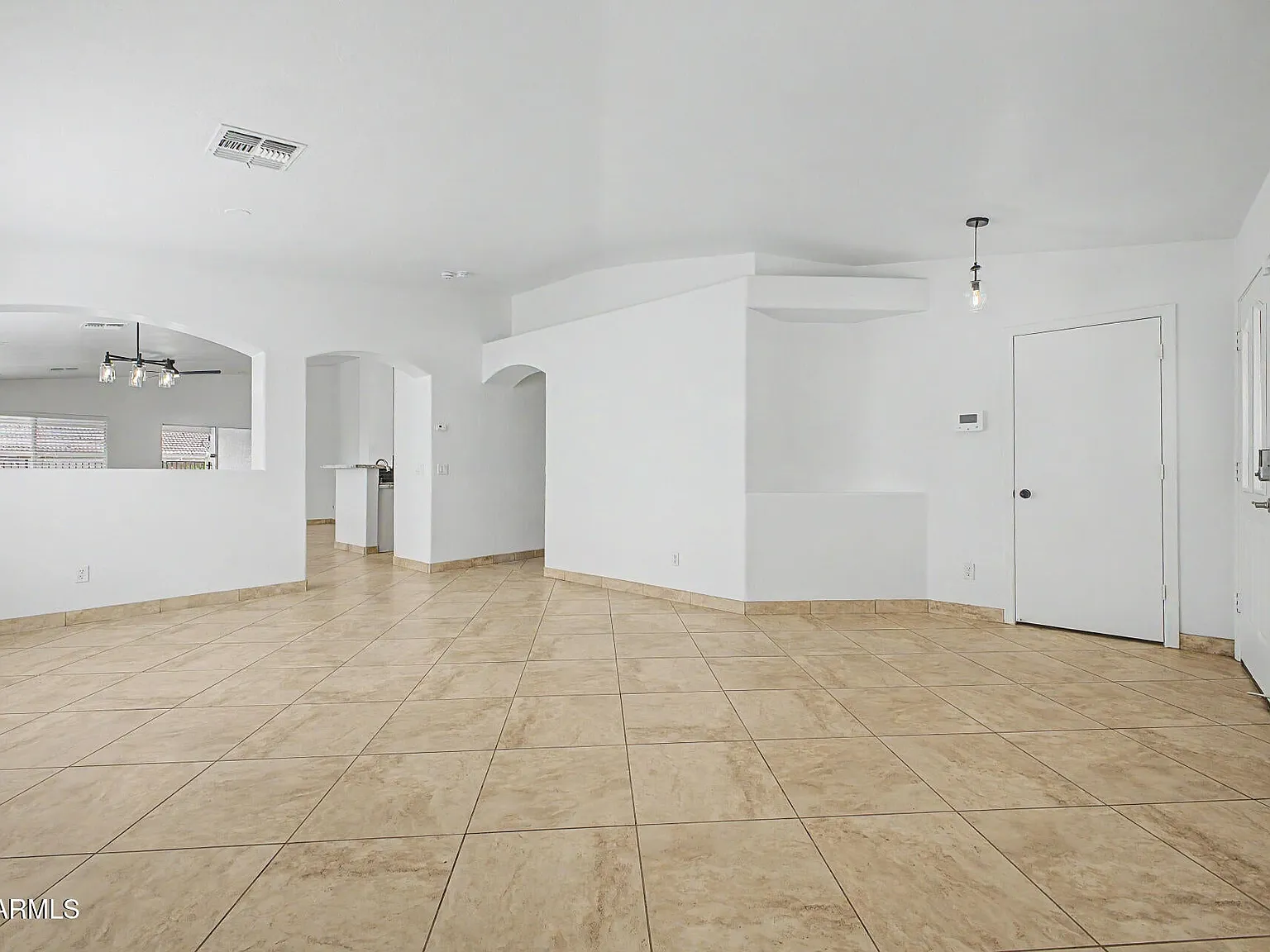 4 bed, 2016 sqft, $2,350 — Photo 4