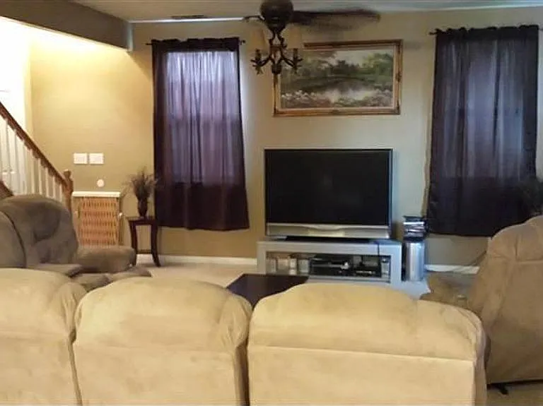 Hanford Dr — Photo 4