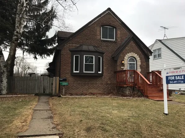 3943 S Kirkwood Ave, St Francis, WI 53235