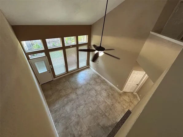 8911 Silent Willow Ln, Sugar Land, TX 77479