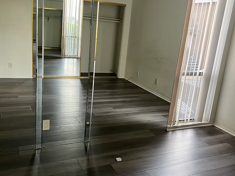1371 Loma Ave #204 — Photo 4
