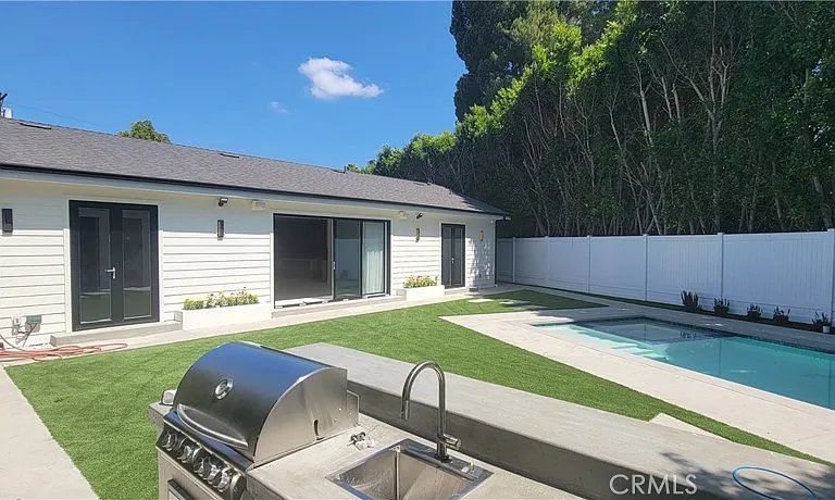 5061 Woodley Ave — Photo 25