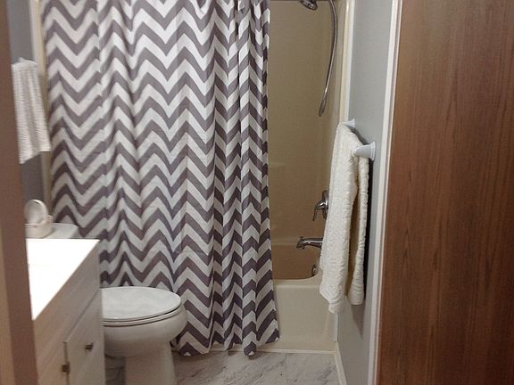 5th image of 604 Oakwood Dr