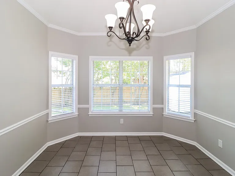 1915 Pecan Grove Dr — Photo 7