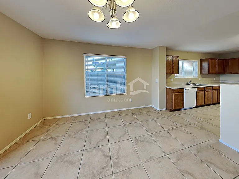 494 W Great White St — Photo 5