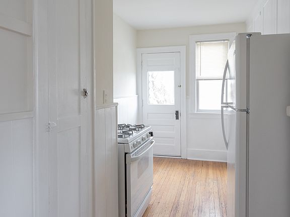 5th image of 178 W Cambourne St