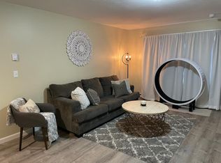 988 Chicopee St #1R, Chicopee, MA 01013