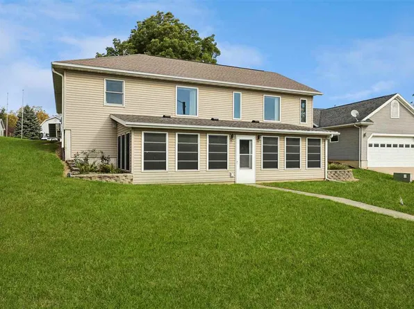 100 Court St, Victor, IA 52347