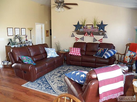 4th image of 3776 Creek Side Dr