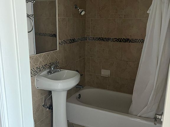 5th image of 6450 Lexington Ave #46