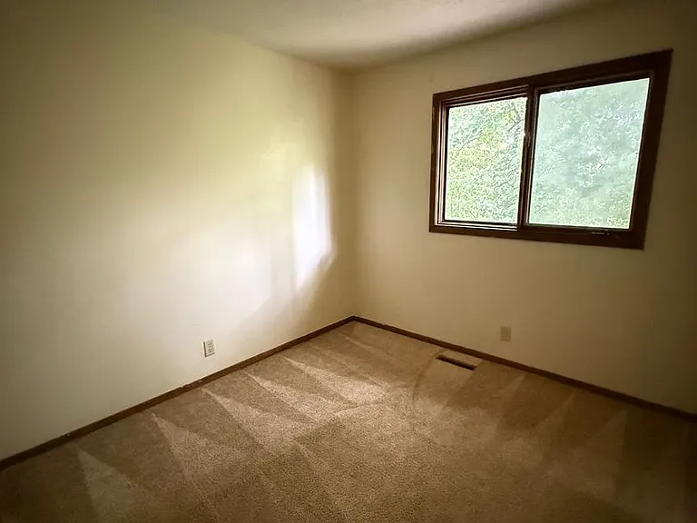 729 Westridge Rd — Photo 3