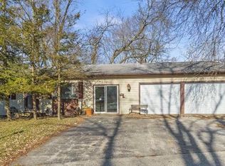 426 Cherry Valley Rd, Vernon Hills, IL 60061