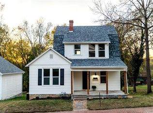 921 N 6th St, Atchison, KS 66002