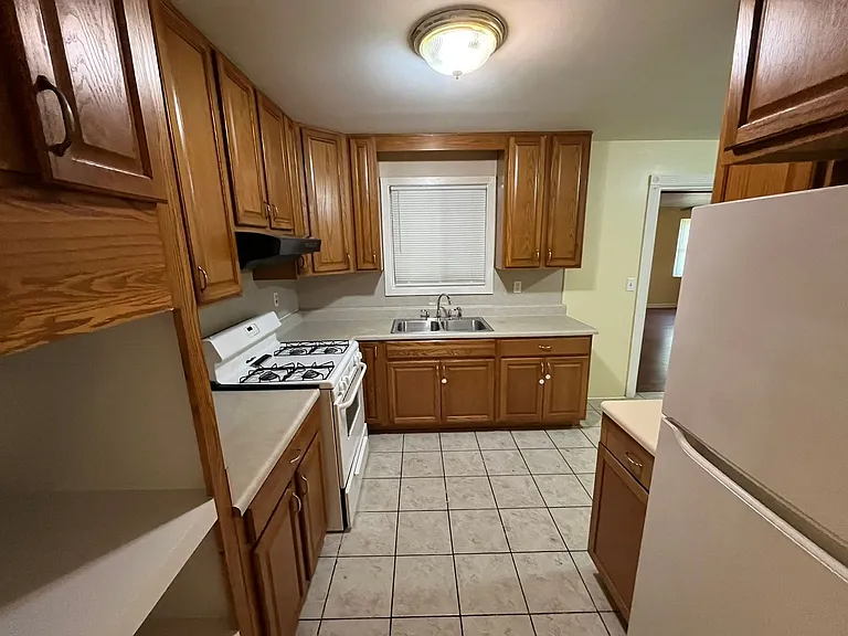 951 Celia Dr — Photo 6