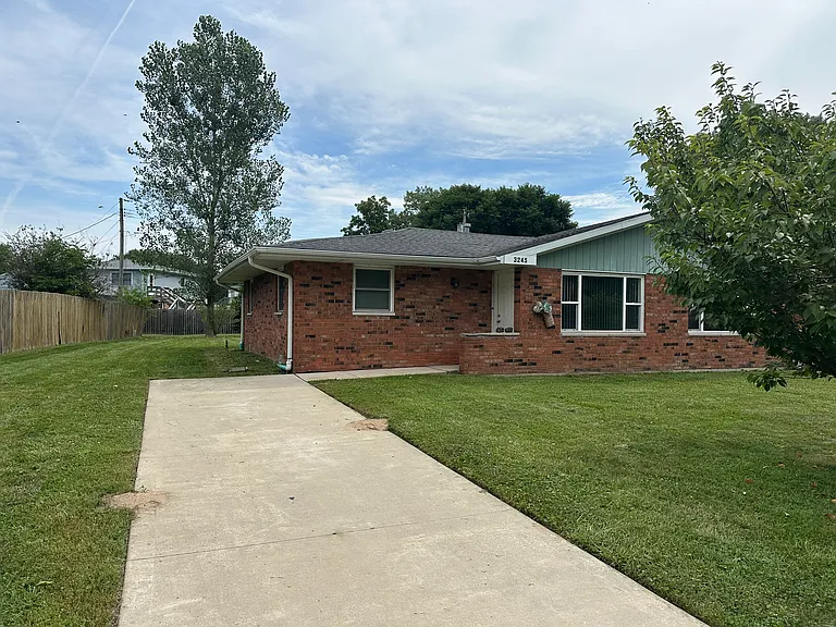 3245 Whittier St — Photo 2