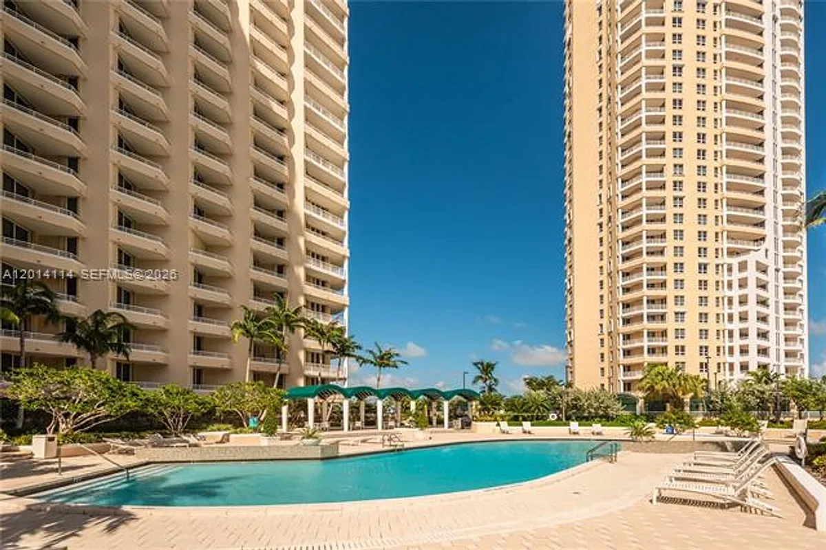 Building Photo - 888 Brickell Key Dr #211