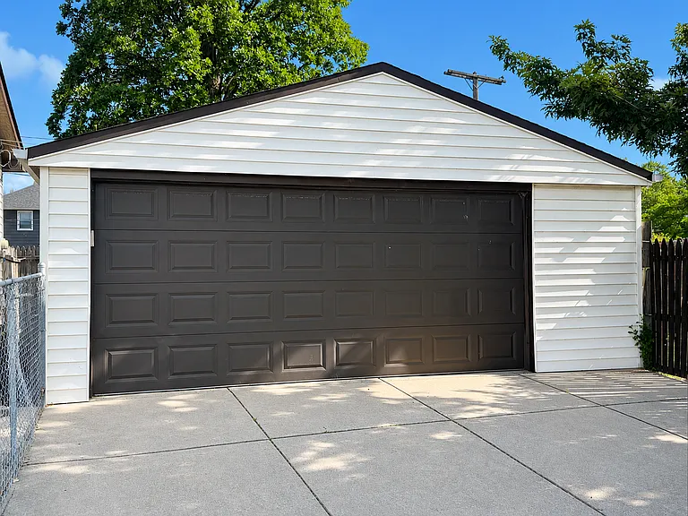 27056 Lawnwood St — Photo 3