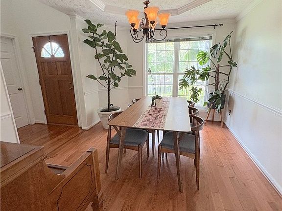 3rd image of 247 Richmond Park Dr