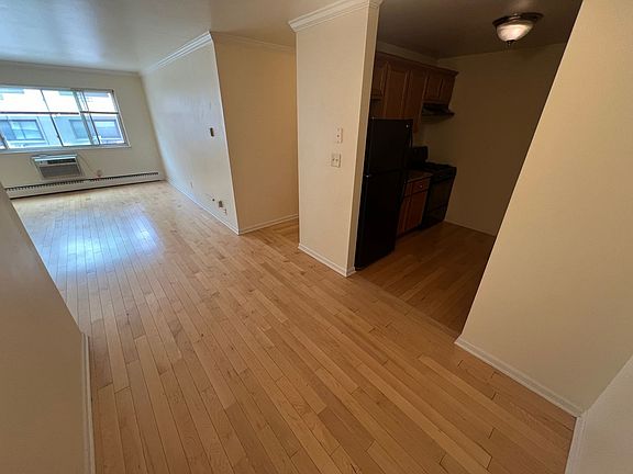 5th image of 2018 N Oakland Ave APT 106