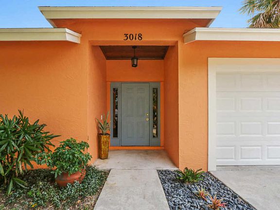 2nd image of 3018 SE Waveland Pl