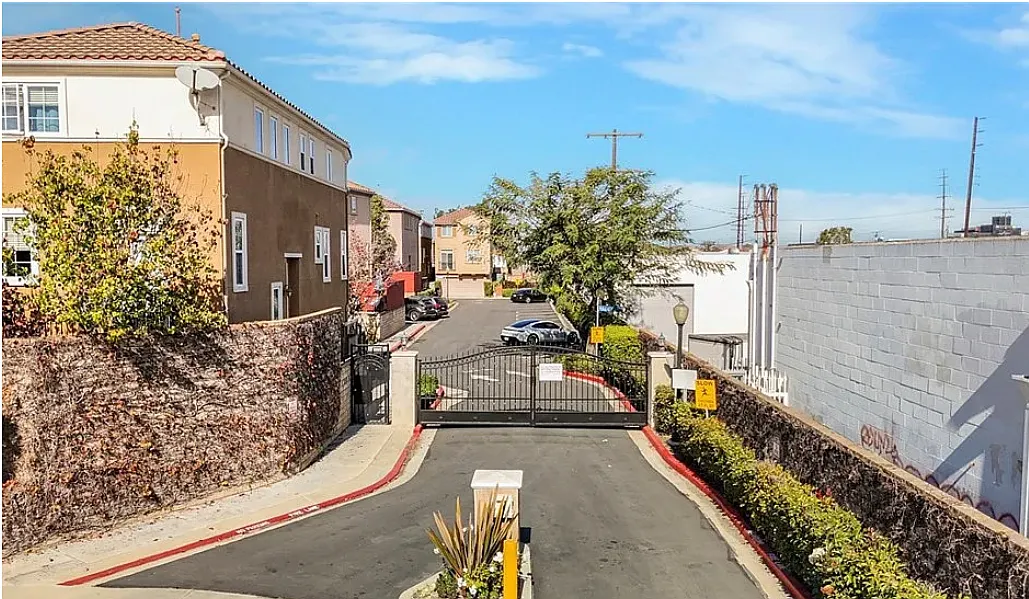Building Photo - 1309 Songbird Way