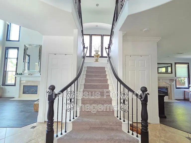 2819 Savannah Ct — Photo 6