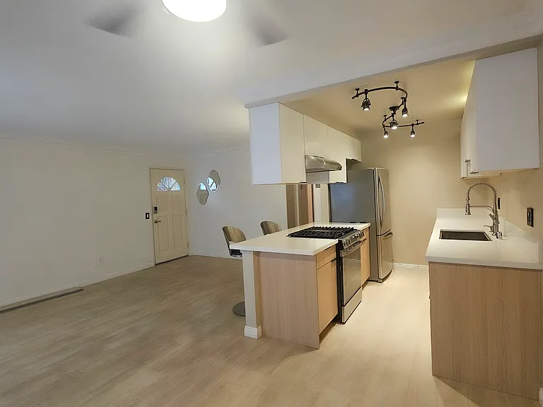 3425 E 15th St #4 — Photo 2