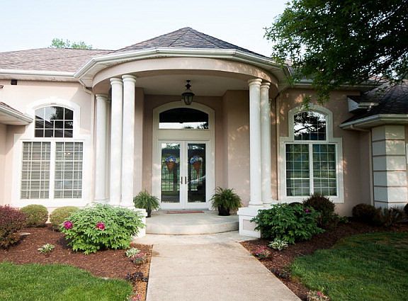 3rd image of 930 Tipton Ln