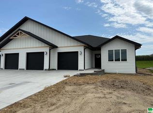 1102 14th St SE, Orange City, IA 51041