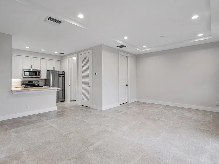 217 Gulfstream Blvd — Photo 44