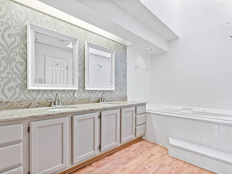 3122 Camelot Dr #33 — Photo 25