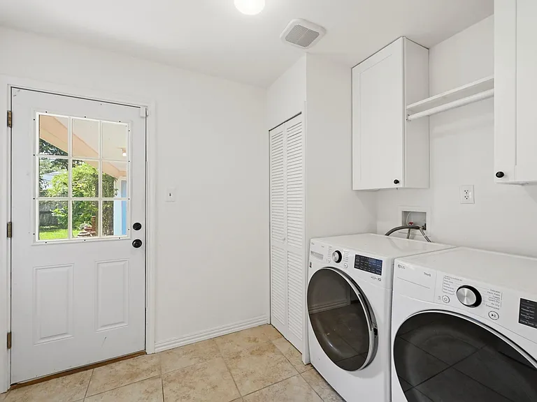 6131 Yarwell Dr — Photo 35