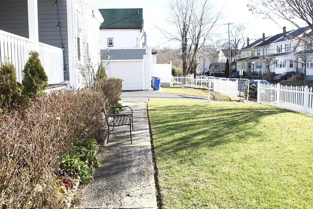 2 bed, $1,900 — Photo 4
