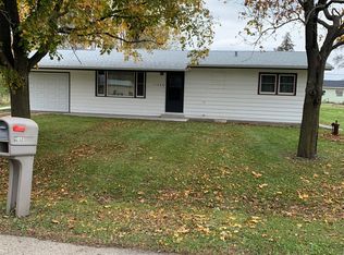 11068 E Lincoln Ln, Rochelle, IL 61068