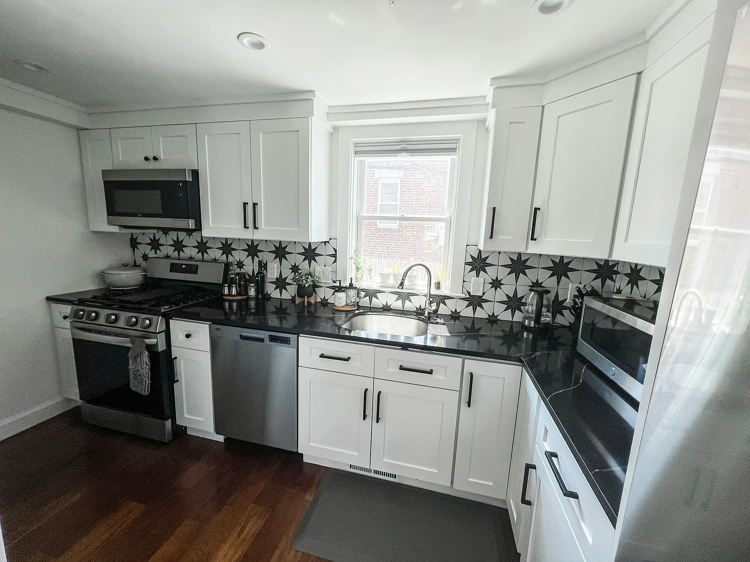 9 Oak St — Photo 2