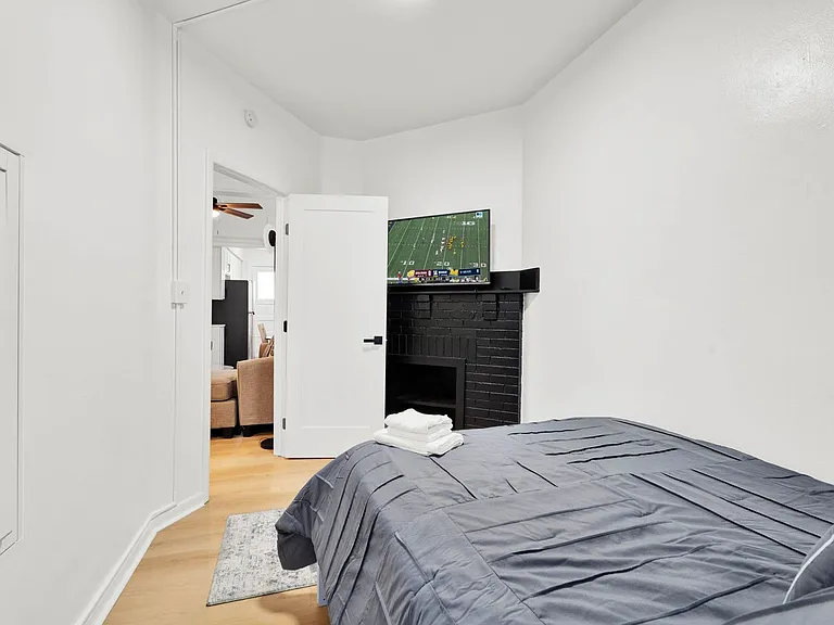 1032 Vaughn St — Photo 13