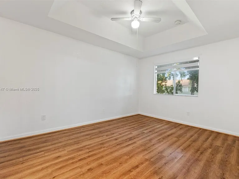 SE 26th Ct — Photo 10