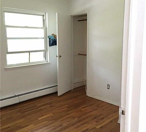 5th image of 4 Hyde Ln
