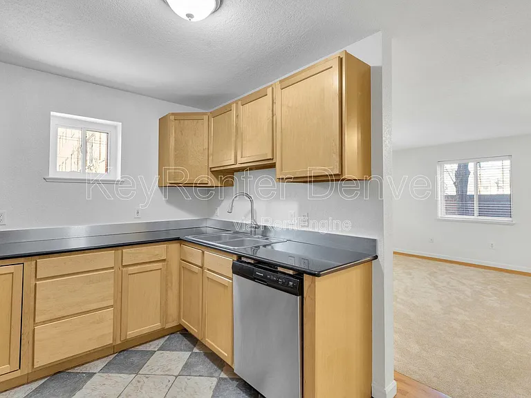 1045 N Clarkson St #207 — Photo 5