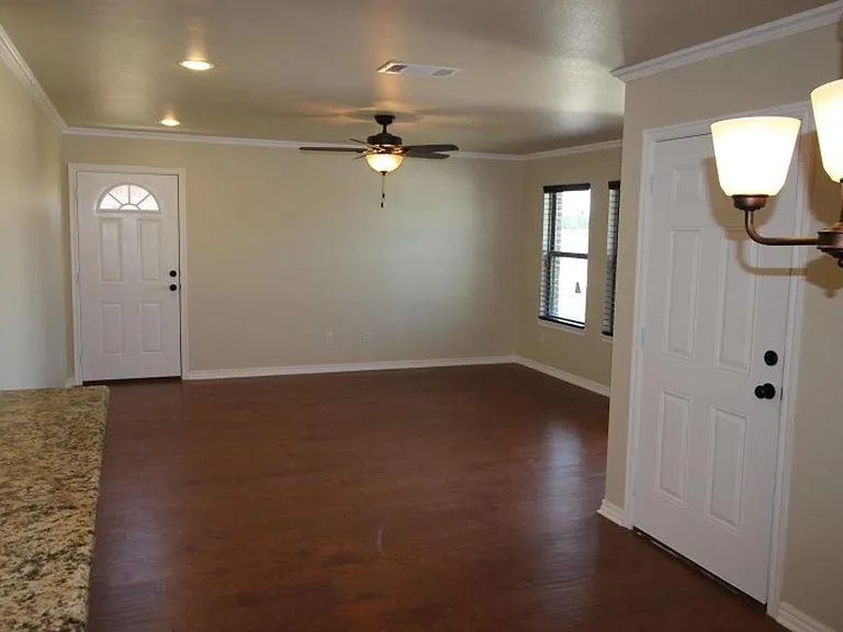 937 Robineta Ln — Photo 9