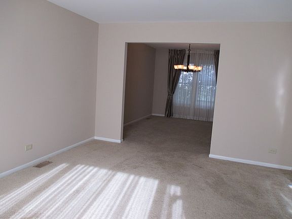 4th image of 812 Maywood Ln