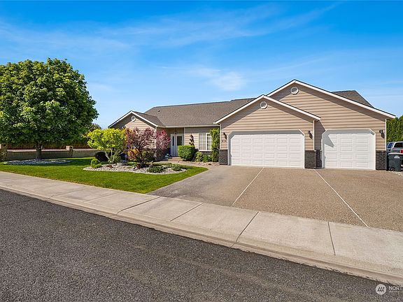 3rd image of 614 S Lupine Drive