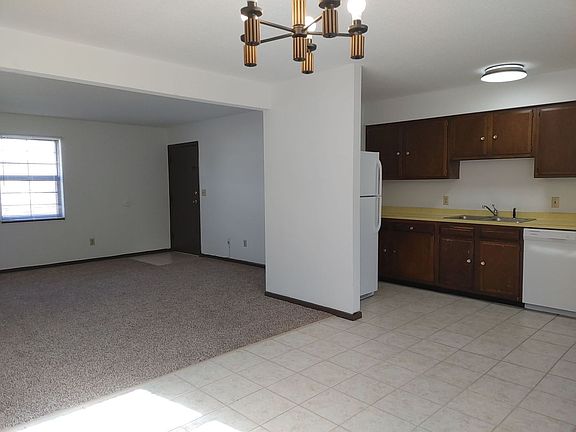5th image of 3001 Autumn Leaf Dr #C