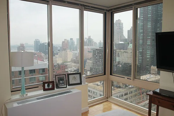 Rented by Space Marketing Shop | media 24