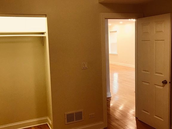 3rd image of 6256 N Richmond St #1