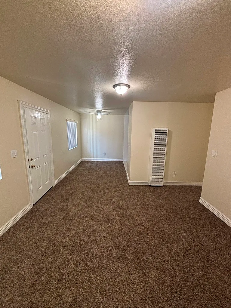 3 bed, 900 sqft, $3,650 — Photo 4