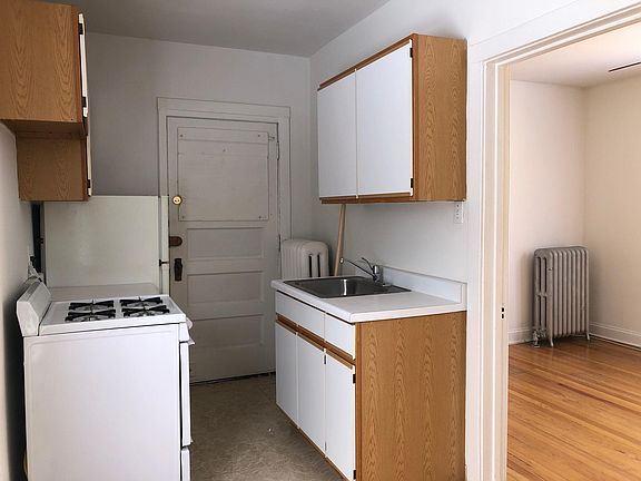 2nd image of 2239 N Bissell St #3VE