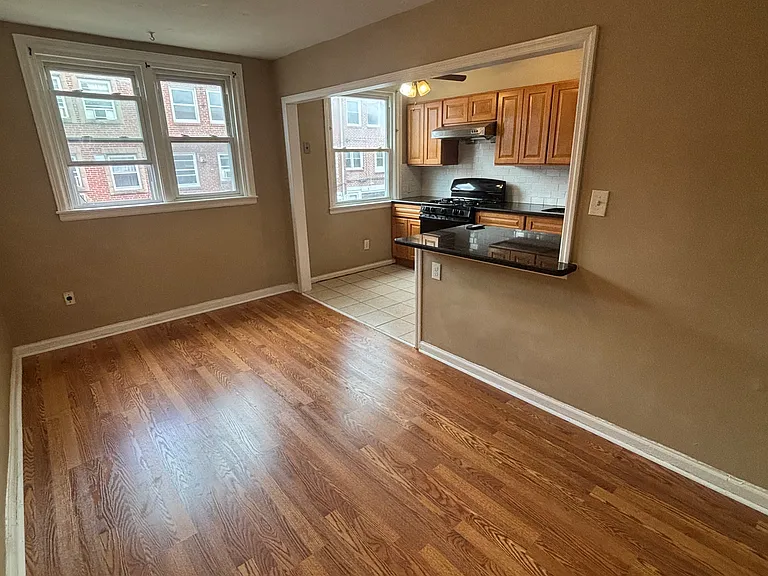 6235 Walker St — Photo 2