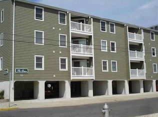 33 36th St APT 1B, Sea Isle City, NJ 08243