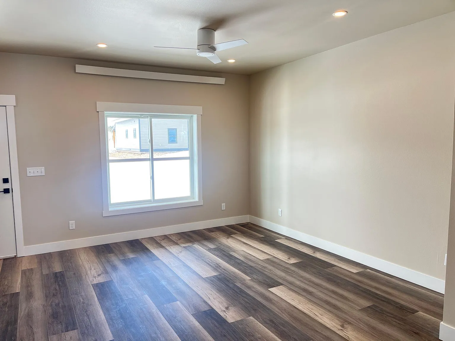 3 bed, 3.5 bath, 2200 sqft, $2,800 — Photo 4